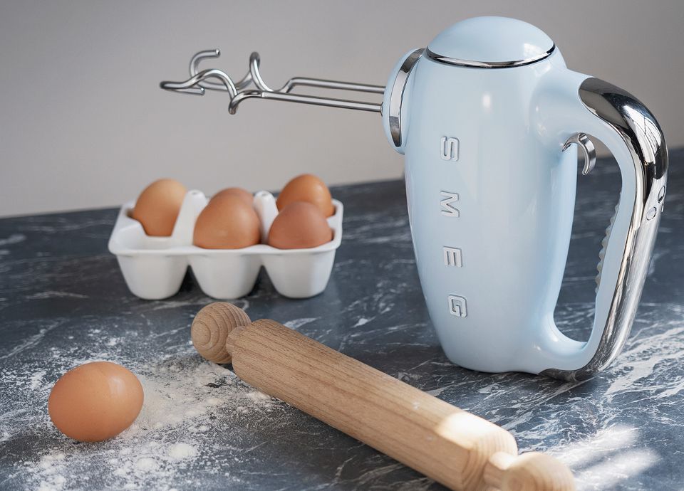 Apprivoisez votre batteur &agrave; main avec SMEG | Smeg France