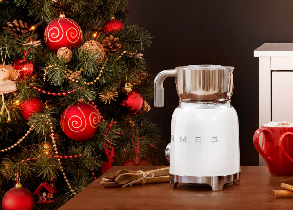 La chocolati&egrave;re et mousseur de lait SMEG