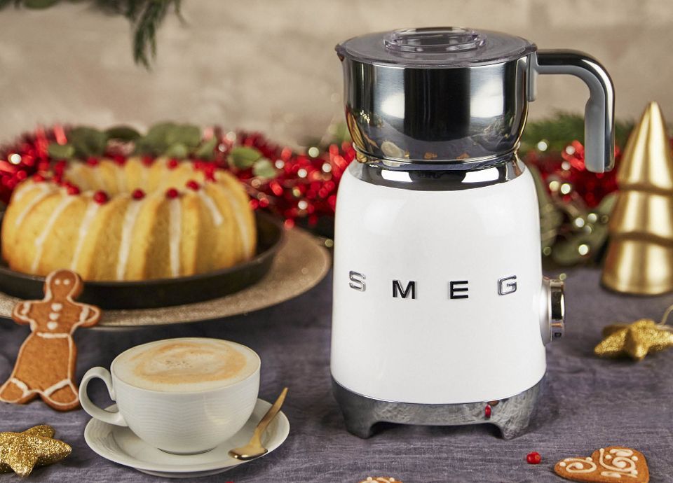 La chocolati&egrave;re et mousseur de lait SMEG