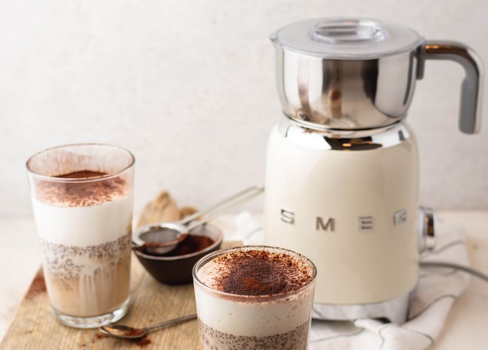 La chocolati&egrave;re et mousseur de lait SMEG