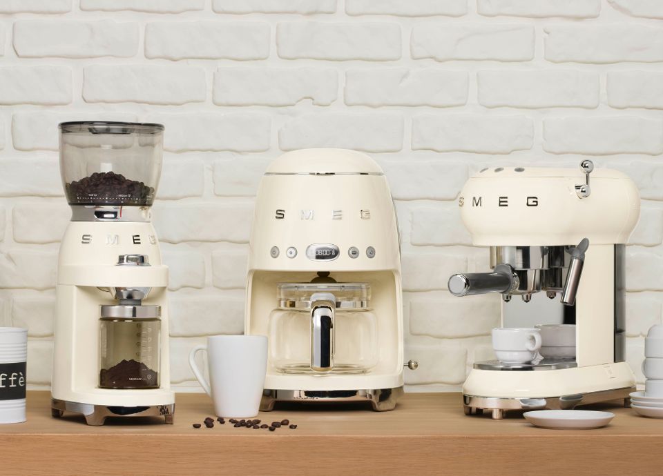 SMEG propose une gamme caf&eacute; compl&egrave;te