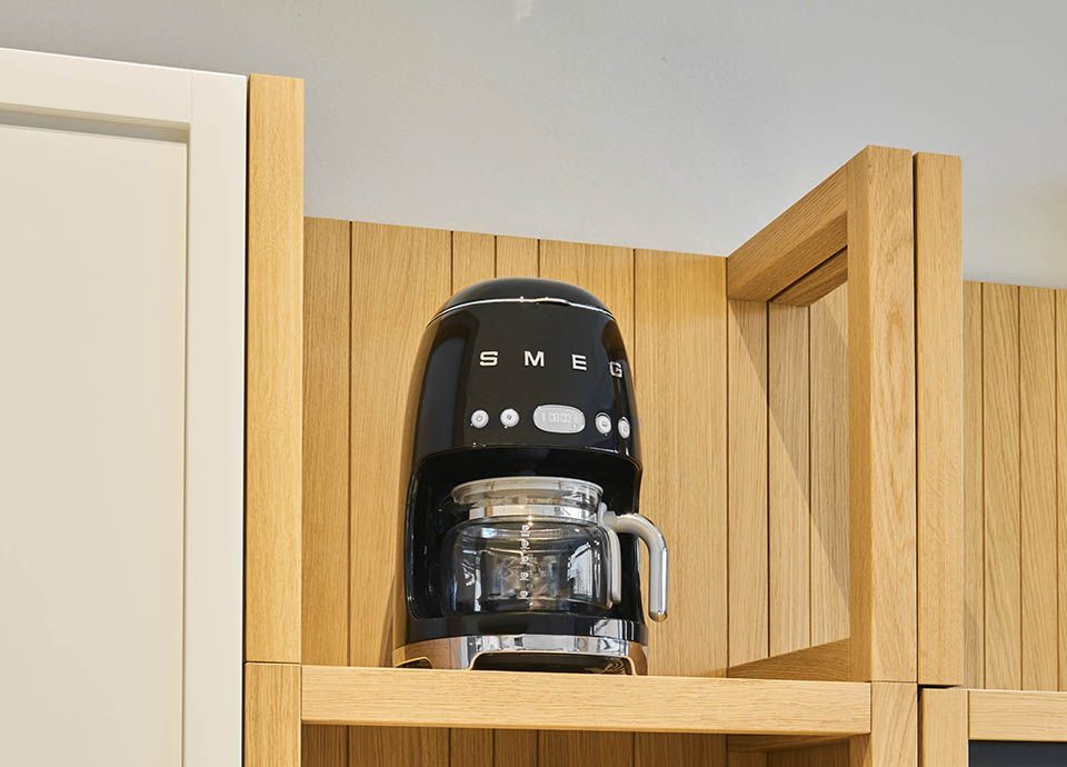 Machine &agrave; caf&eacute; filtre noire SMEG "DCF02" de la gamme "Ann&eacute;es 50"