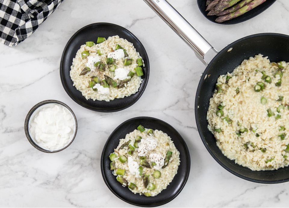 Le risotto aux asperges et &agrave; la buratta de SMEG