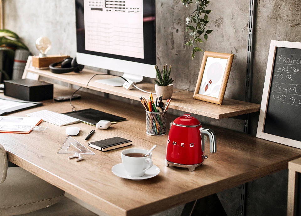 D&eacute;couvrez les mini bouilloire SMEG