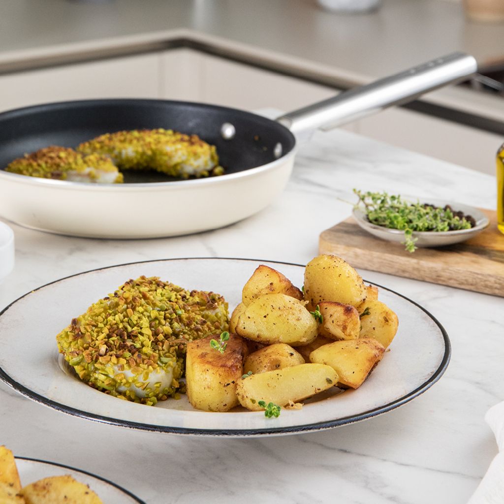 Recette du filet de cabillaud à la pistache et pommes de terre sautées  Smeg World Cuisine