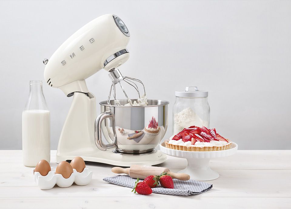 Stand Mixer in cream