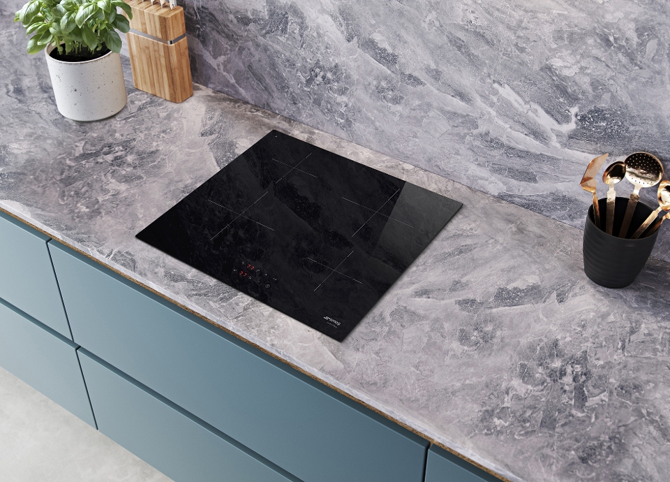 Induktionskochfelder mit eleganten Oberflächen und smarten Bedienelementen