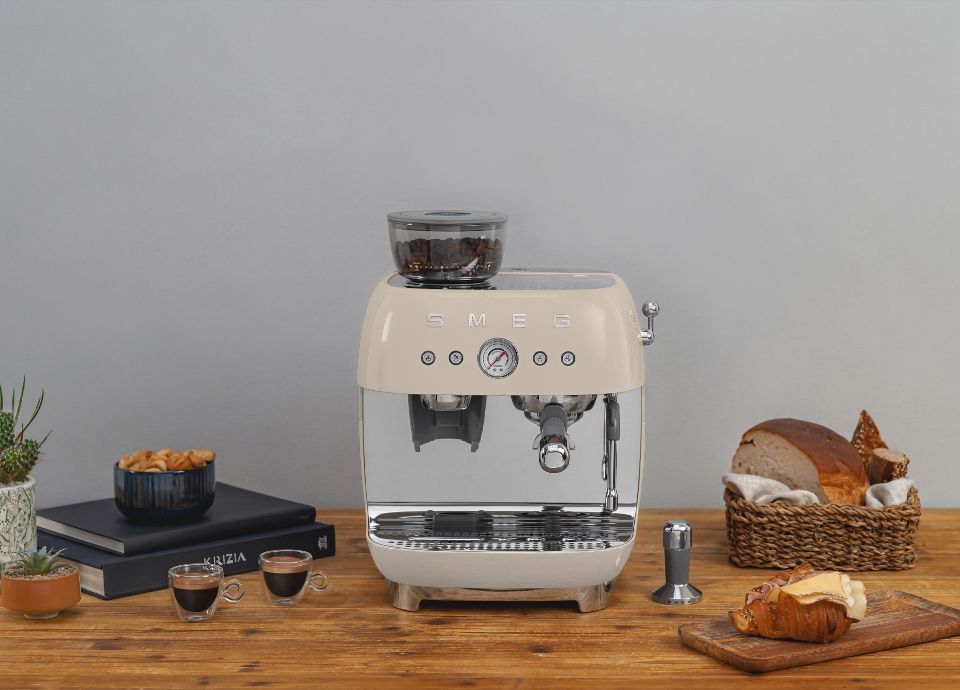 Siebtr&auml;ger-Espressomaschine mit integrierter Kaffeem&uuml;hle