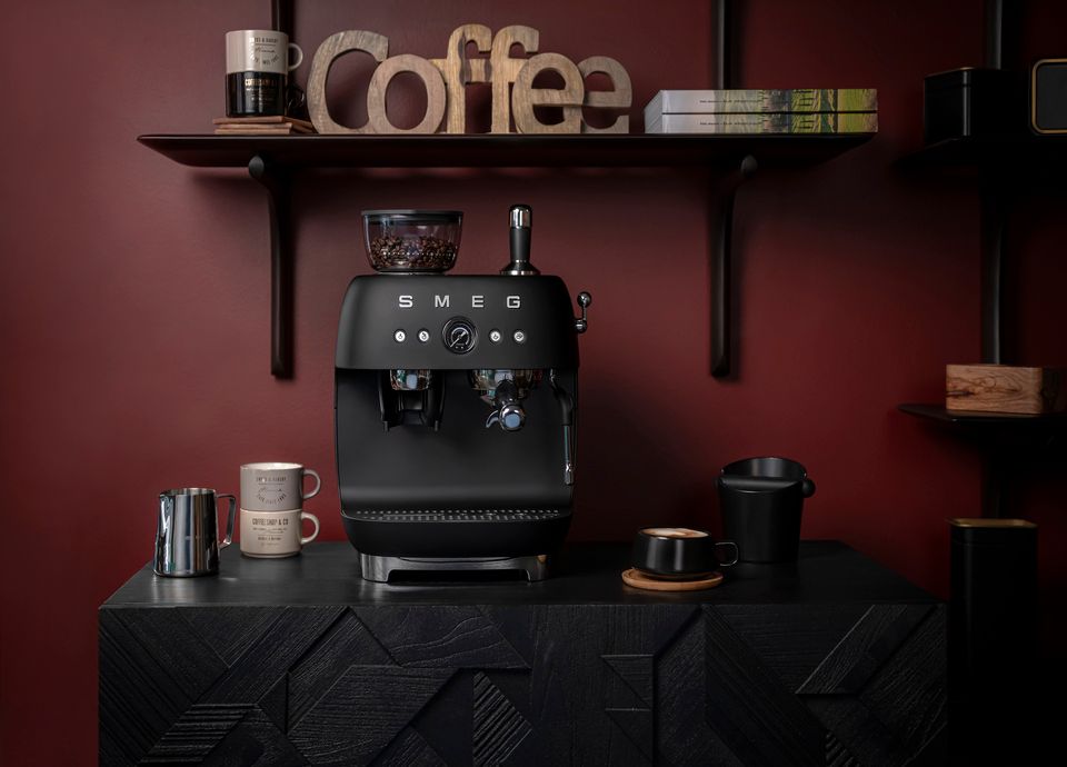 Macchina da caffè espresso con macina caffè integrato