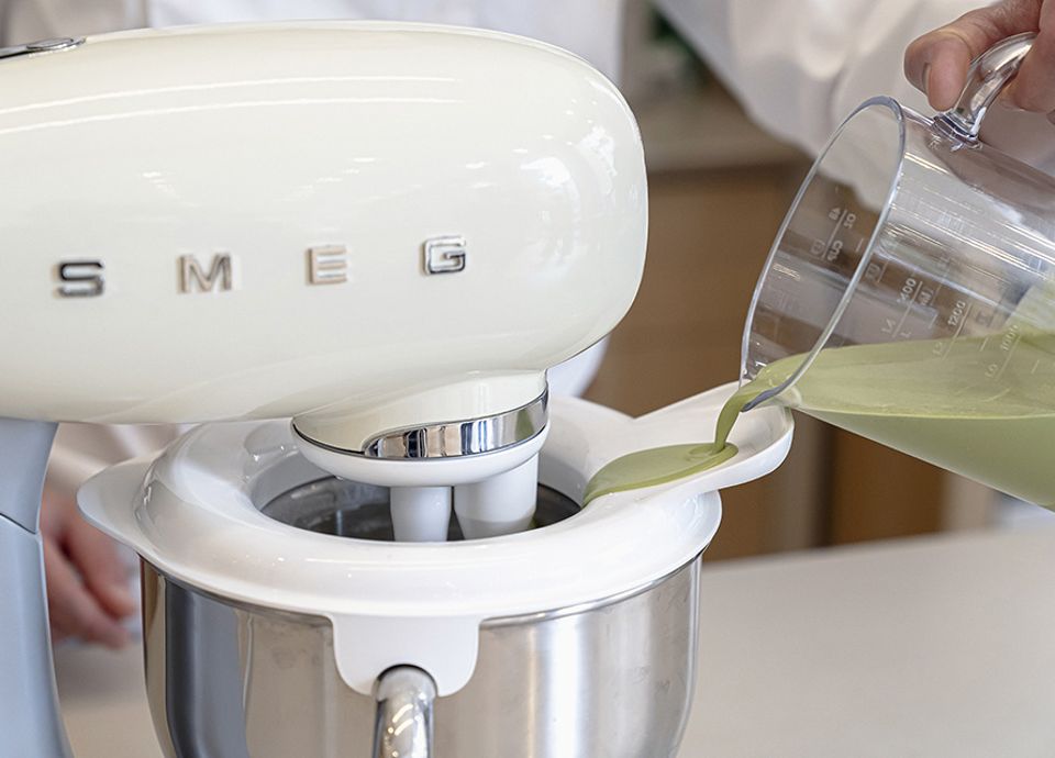Usa la gelatiera Smeg per ottenere una consistenza omogenea