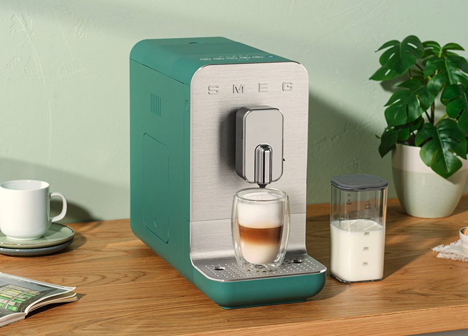 BCC13 - Máquina de café automática com capuccinador