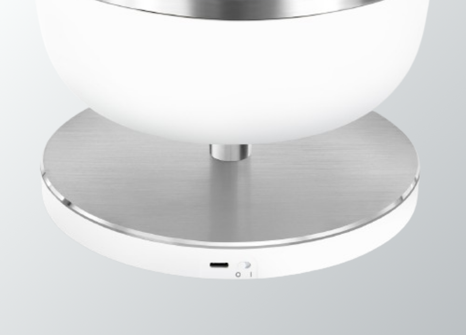 La báscula de cocina Smeg es eco-friendly gracias a su batería recargable.