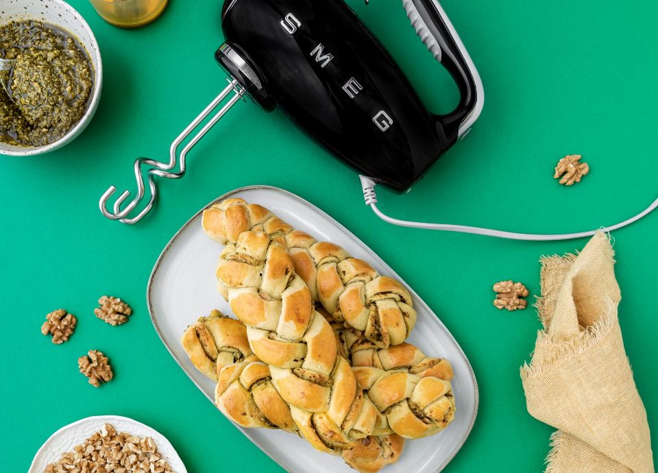 Tran&ccedil;as com pesto e nozes