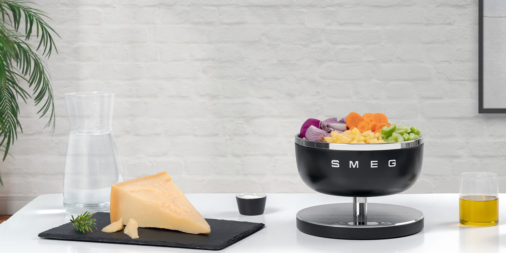 Discover the new SMEG kitchen scale