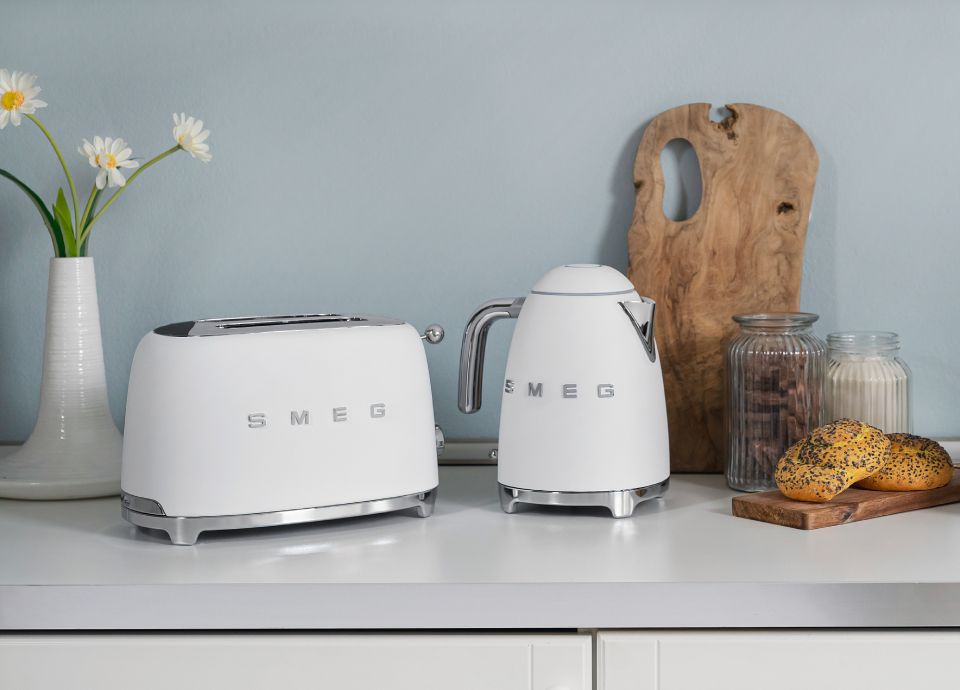 toaster and kettle in White matt finish