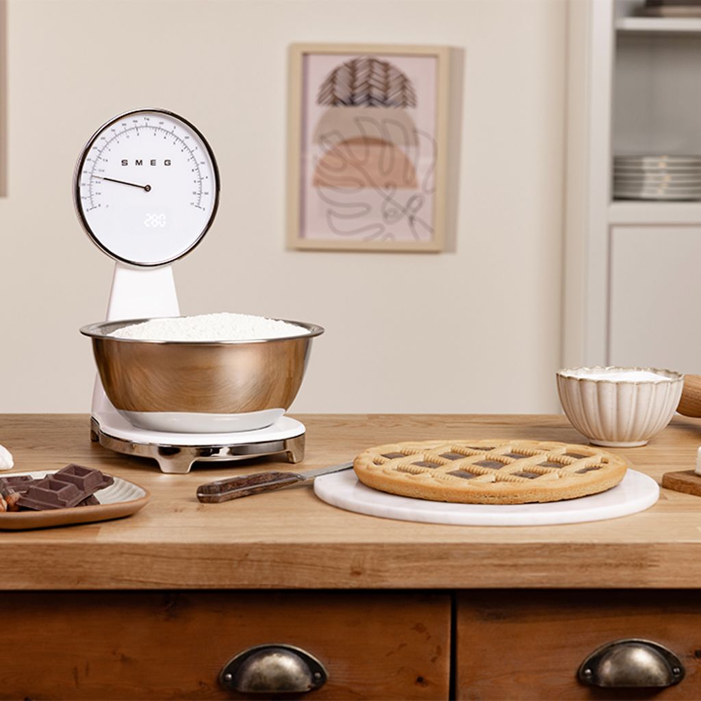 Precisão para as suas receitas com a nova balança de cozinha Anni 50 Smeg