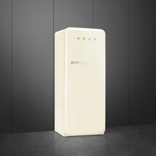 Frigorifero colore panna in estetica anni '50