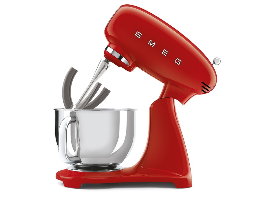 Impastatrice rossa con ciotola in acciaio ed accessorio frusta