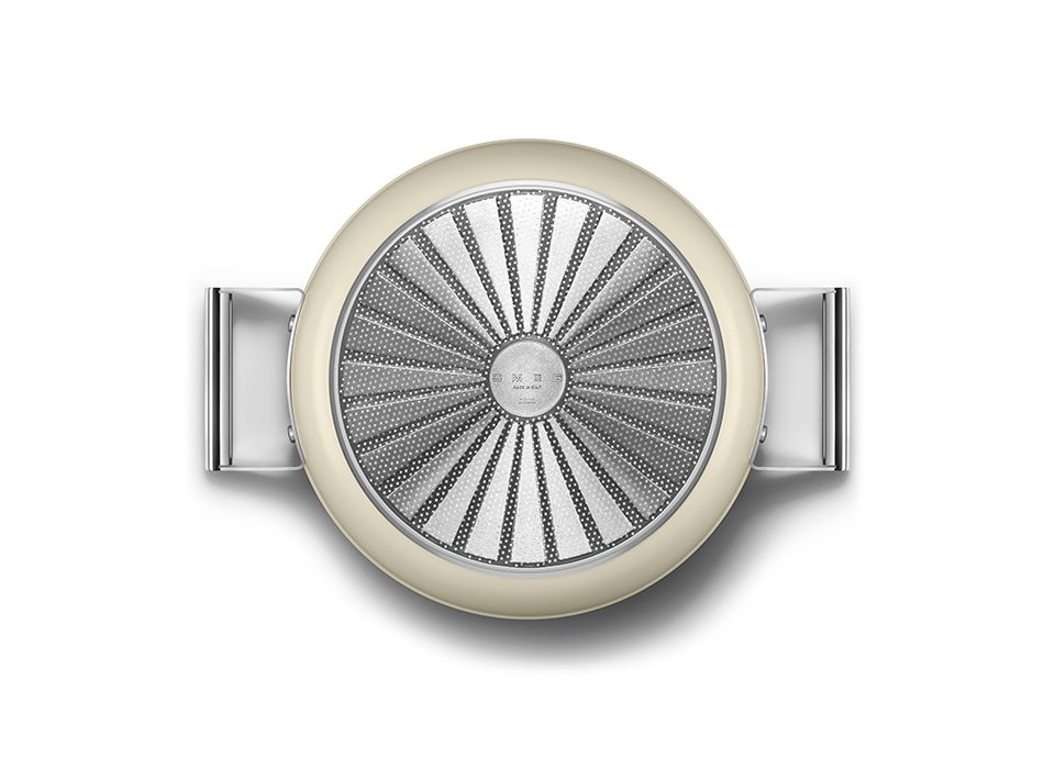 Patented base for superior heat distribution