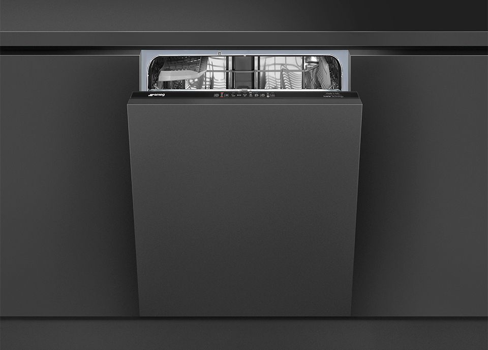 Front view of Smeg 60 cm dishwasher
