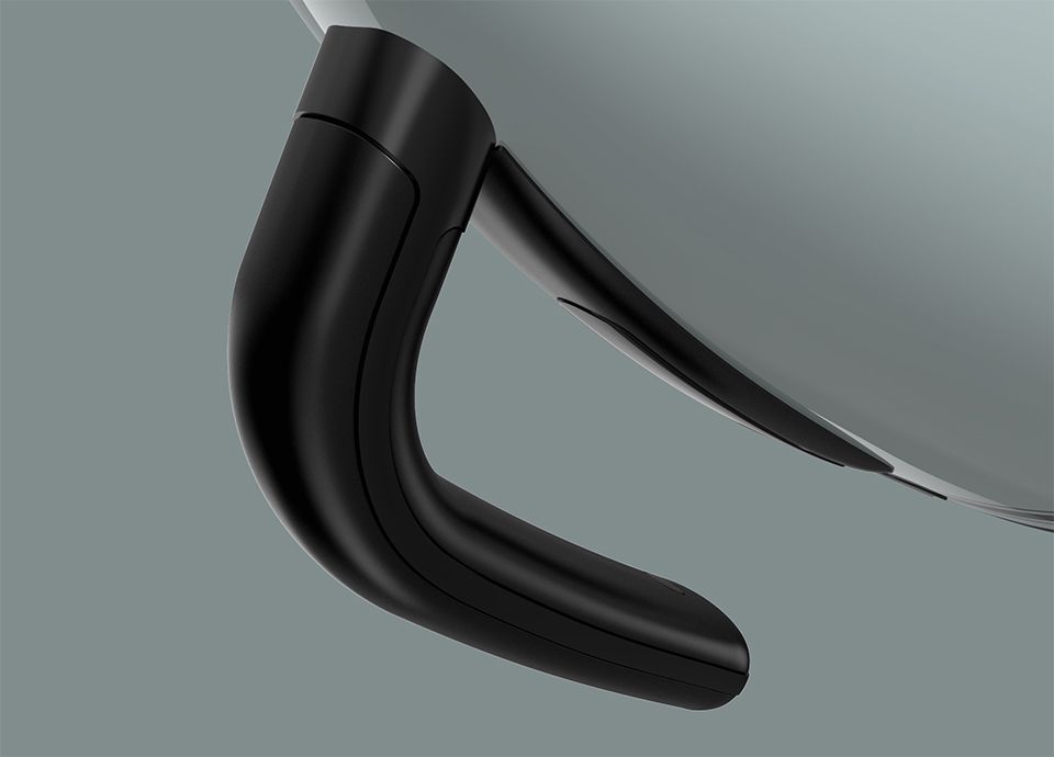 Detail of the black handle on the kettle in colour shade green. The matte black handle is positioned on the upper-right side of the kettle.