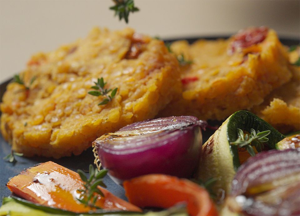 Lentil burger with grilled vegetables