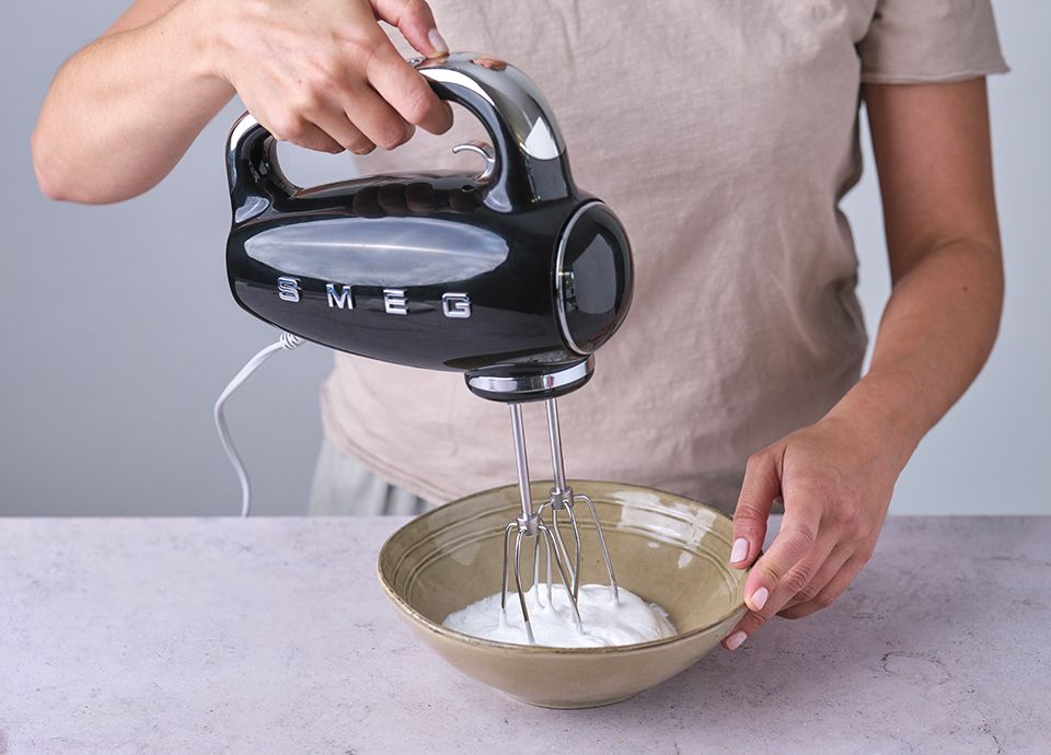 Crispy orange cannoli with chantilly cream, orange compote and meringues
