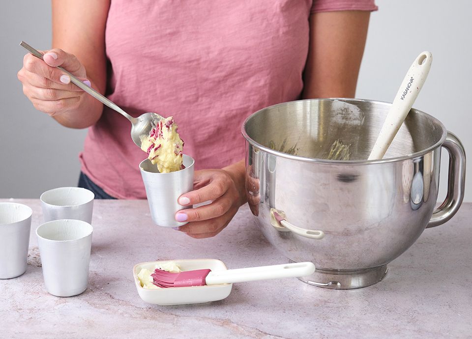 Radicchio muffins with saffron mousse