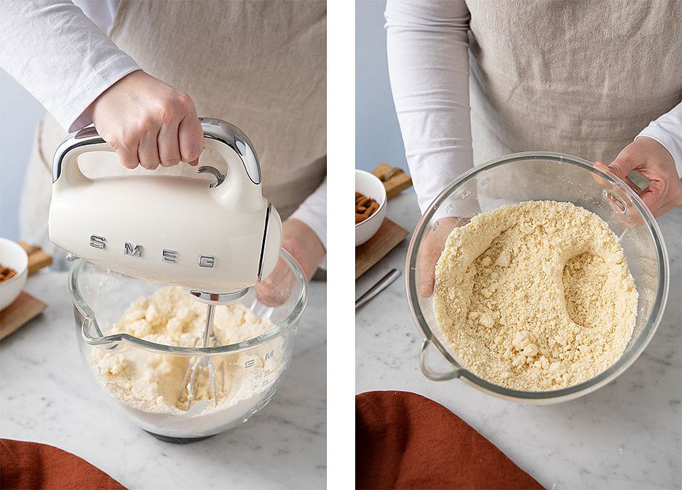 Almonds and amaretti biscuits apple pie