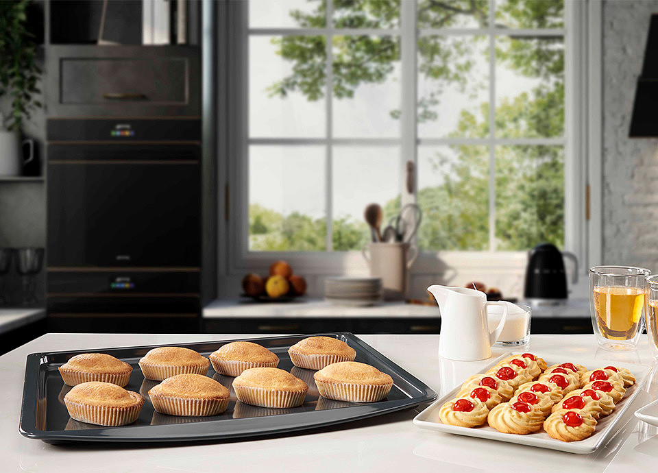 teglia forno con varie pietanze preparate